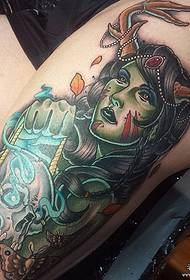 Бедро нарисовал европейский и американский лесной девушки татуировки картины