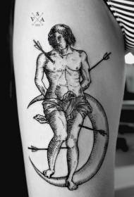 Стил на гравирање бутот црна линија човек со шема на тетоважа на месечината и стрела