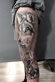 Дјевојачко бедро на слици црне сиве точке трн трик доминирајућа слика тетоважа вука