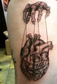 Хар шивээсний зүрхний шивээсний зураг дээрх зүрхний шивээсийн охин гуя