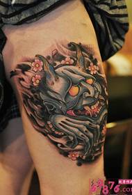 Слика с узорком тетоваже доминирајуће тетоваже