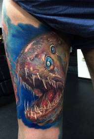 Patró de tatuatge de peixos salvatges malvats a la cuixa