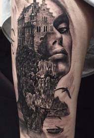 Rocha en branco e negro do castelo con patrón de tatuaxe de retrato feminino