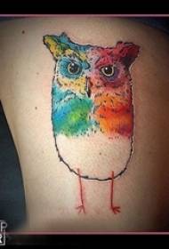 Uewerschenkel Tattoo traditionell Meedche faarweg Owl Tattoo Bild op den Oberschenkel