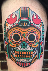 Stehenní mexická tradiční styl barevná lebka s tetováním přilby