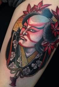 Stehno portrét ázijského muža s tetovaním javorový list