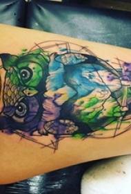 Oberschenkel gemoolt Fäegkeeten Gradient geometresch Elementer Kierper einfach Zeil Ueleg Tattoo Déierebiller