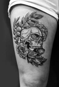 Patrón de tatuaje de flores y hojas de libélula en blanco y negro de muslo