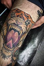 Leg color roaring tiger tattoo pattern