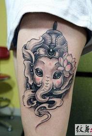 Hanka elefanteen tatuaje eredu klasikoa