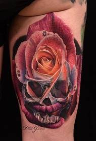 Szokatlan színű rózsa emberi koponya tetoválás mintával