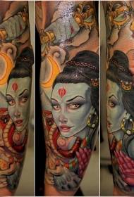 Braço nova escola estilo colorido mulher hindu com tatuagem de cobra