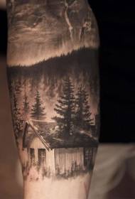 Casa de floresta de estilo realista de braço com tatuagem no céu noturno