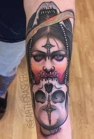 Oborožite novo barvito žensko v slogu s človeškim tatujem lobanje