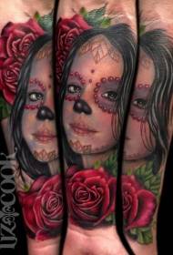 Ръчно оцветен портрет на момиченце с модел на татуировка на цветя