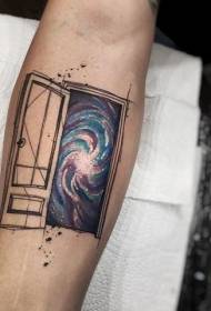 Порта во боја на раката со вселенска галаксија тетоважа