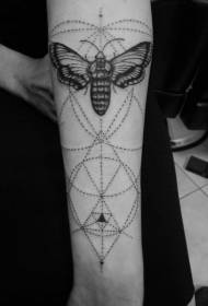 geometria de pau preto e padrão de tatuagem de borboleta