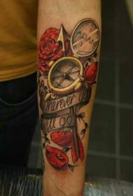 Arm färgad röd ros och kompass tatuering mönster