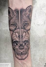 Estampat de tatuatge de crani de punta de llop negre punxegut