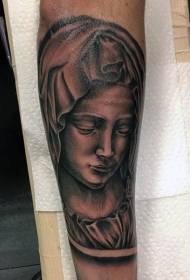 arm svart kvinne og hette tatoveringsmønster