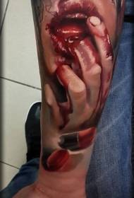 Ръце страховито оцветена кървава жена татуировка