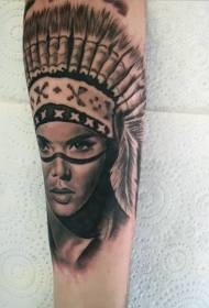 Arm realistische woede Indiase vrouw portret tattoo patroon