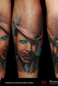 Arm realistiese kleur Merlin Manson-portret-tatoo-patroon