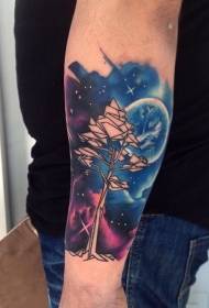 Padrão de tatuagem de árvore estrelada de cor de braço masculino