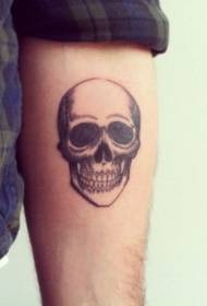Manlike earm swarte lytse skull tattoo patroan