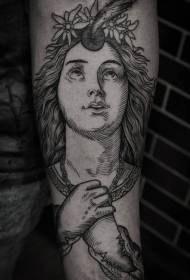 cánh tay chạm khắc phong cách phụ nữ cổ đại màu đen khuôn mặt và hoa hình xăm