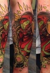 Pintat amb el braç i fotografies del tatuatge del futur soldat
