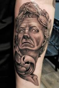 Bosquejo del brazo de la chica del tatuaje en la imagen del tatuaje del personaje del bosquejo gris negro
