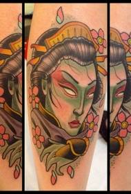 Азиатски традиционен цветен портрет на жена с флорален татуиран модел