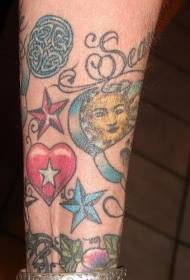 Ručno obojena sunčana zvijezda s petokrakom i ljubavni uzorak tetovaža