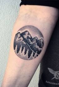 Ramię w kształcie koła w stylu malarstwa górskiego lasu krajobraz tatuaż wzór