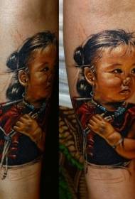 Realistisk stil färgglad asiatisk liten flicka stående tatuering mönster