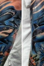 Armfarge realistisk undervanns hai tatoveringsmønster