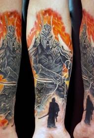 Patrón de tatuaxe guerreiro fantasía en chama de cor de pulso