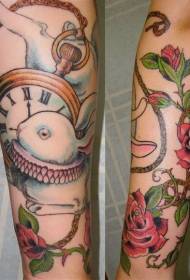 足首に描かれたウサギのバラと時計のタトゥーパターン