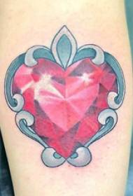 Tatuerad diamantflickas arm på diamant- och hjärtatatueringbild