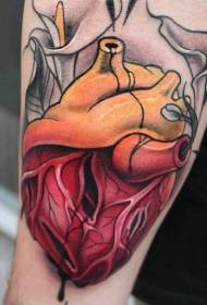 Χρώμα βραχίονα ανθρώπινη τατουάζ καρδιά μοτίβο