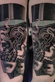 Тетоважа со црн портрет во надреалистички стил