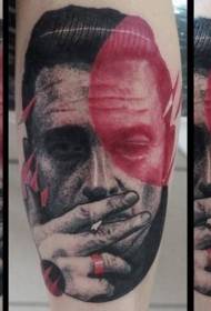 Tatuaje de retrato de hombre de fumar de color inusual