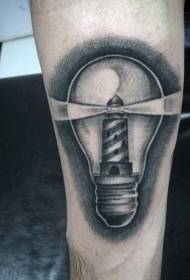Rankų pilka skalbimo stiliaus lemputė su švyturio tatuiruotės nuotrauka