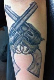 Қолмен иллюстрациялау стиліндегі крест револьверлік татуировкасы