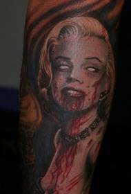 Patrón de tatuaje de brazo color zombie sangrienta mujer