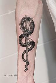 Rankų mokyklos juodosios gyvatės šakos tatuiruotės modelis