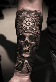 Crni i bijeli uzorak tetovaže realističnog stila