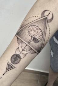 Рака уникатен човечки мозок со геометриска шема на тетоважи