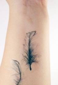 Modèle de tatouage plume sans poids gris bras